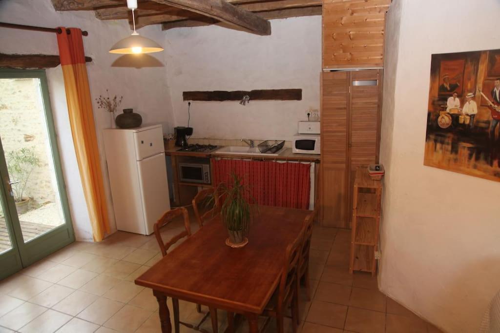 Serenite A La Ferme Equestre Lempzours Exterior foto